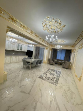Шикарная квартира с 3-мя спальнями в центре Еревана
